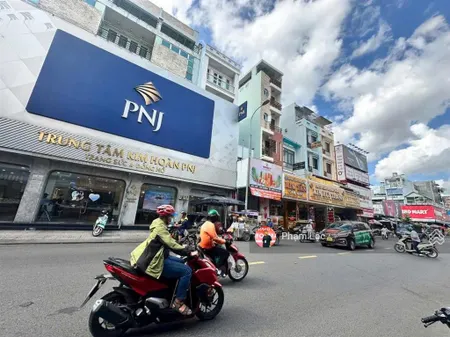 Bán nhà ngay luỹ bán bích p. tân quý, q. tp dt 15x18m kc 5 tầng hđt 200tr/tháng giá 70 tỷ