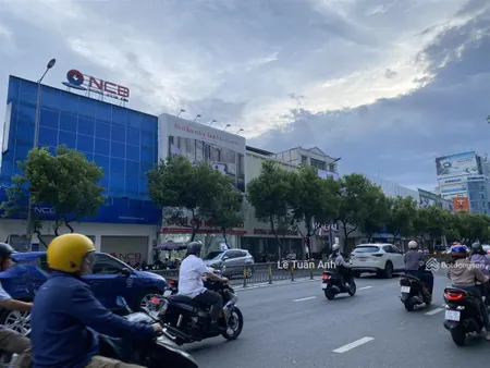 Bán góc 2 mặt tiền nguyễn văn trỗi, phú nhuận. dt 7.7x13m.4 tầng, hđt 130 triệu/tháng giá 45 tỷ