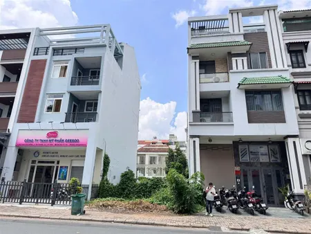 Nhà phố phú mỹ hưng mặt tiền đường phạm thái bường, giá tốt thích hợp mua làm tài sản lâu dài