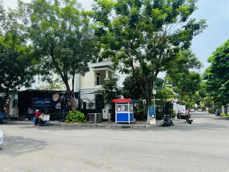 Góc biệt thự 2 mặt tiền mỹ phú 3 , phú mỹ hưng . vị trí cạnh công viên .