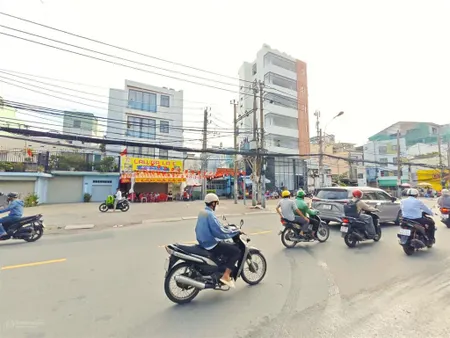 Bán nhà cmt8, 2 tầng, tt q.3, 88m2 dts, hẻm 3 gác, nở hậu, ban công, cửa phụ sau, 3 pn, 5.x tỷ