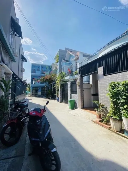 Nhà lê văn việt, tnp a, 90m2, ngang 5m, hẻm xe hơi , nhỉnh 5 tỷ