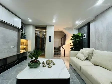 Nhà lô góc minh khai, ngõ thông, 20m ra ô tô, thang máy, 7 tầng, 9.8 tỷ