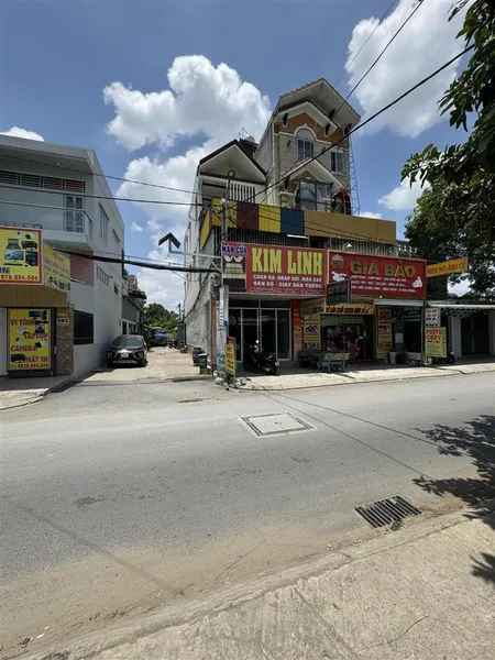 Mặt tiền đường thiên quang xã trung chánh huyện hóc môn dt 4 x 18m đúc 2 tấm giá 5 tỷ 700 triệu