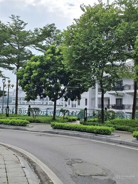 Bán nhà lô góc lạc long quân mặt tiền quyền lực ngõ thông 60m 5 tầng 11.9 tỷ.