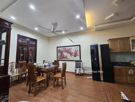 Biệt thự lạc long quân gara ô tô trong nhà vài bước ra hồ tây ngõ thông rộng