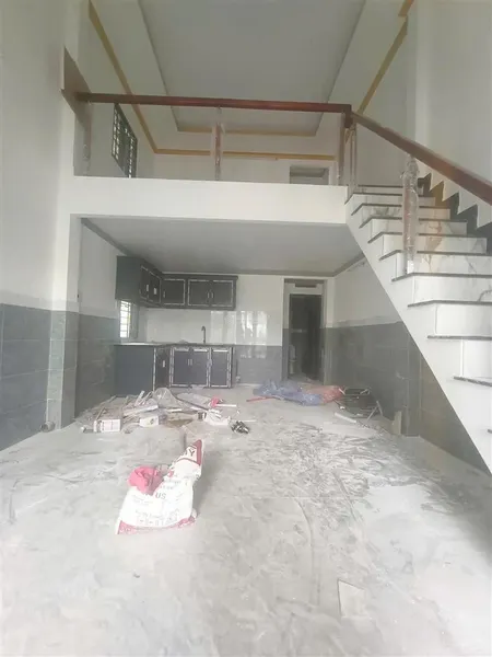 Chủ bán nhà cấp 4 và 5 phòng trọ gần chợ xóm nghèo và khu công nghiệp sóng thần dt 165 m , ngang 5