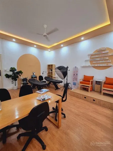 Căn hộ biệt thự phố cơquận hoàn kiếm view mặt phố 200 m23 ngủ