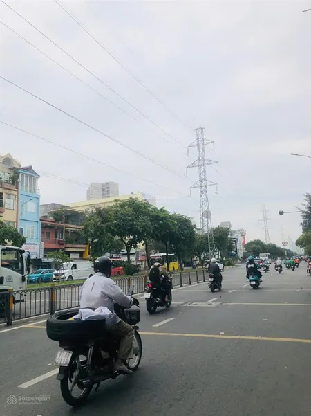 Mặt tiền kinh dương vương gần ubnd quận (5.5x32m2) cn 304m2 đúc 5 tầng giá 38 tỷ