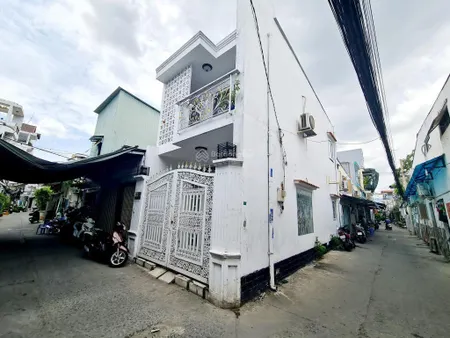 Bán nhà góc 2 mt cách đường nguyễn biểu 40m, phường 1, quận 5. dt 36 m2( 2 tầng). giá 6,3 tỷ