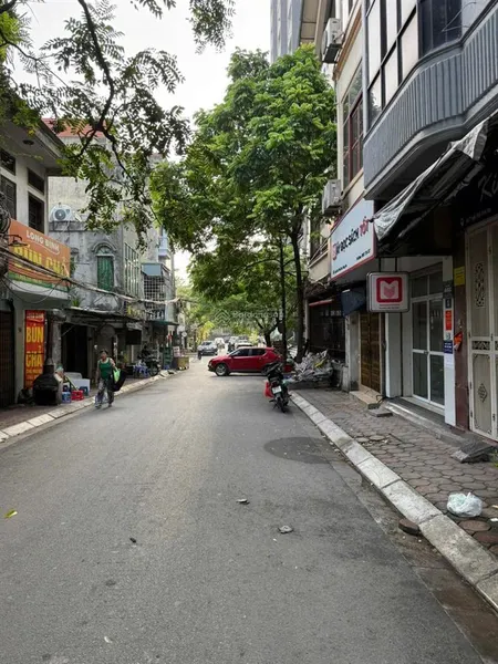 Chính chủ cần bán nhà liền khối ngõ 165 thái hà ô tô tránh ngõ có vỉa hè 90m tầng 1