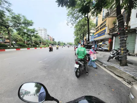 Bán khách sạn 4 sao mặt phố đại cồ việt trần khát chân doanh thu khủng giấy phép kd đầy đủ