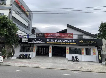 Chính chủ bán đất tặng showroom có gác lửng đường cách mạng tháng tám. đối diện trung tâm hội chợ