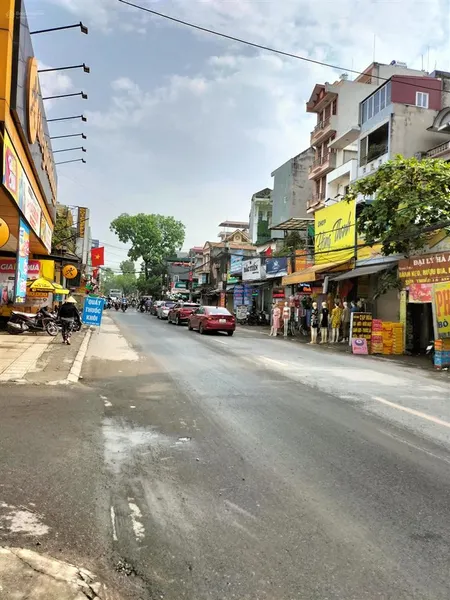 8.5 tỷ. có thể cho thuê đất. lô đất 50m2, mặt tiền 4m. lô góc, đường 5m. mặt chợ phương canh ntl