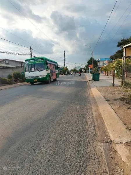 Bán đất mặt tiền đường nhựa cao thị mai xã bình trinh, tân trụ, long an nay là xã tân trụ la