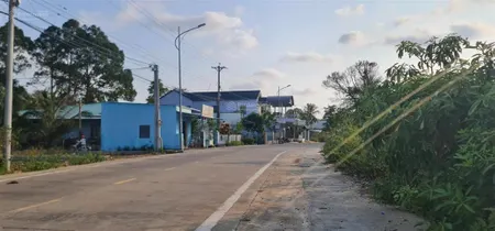 Bán 180m2 mặt tiền bến tràm, có sẵn 50m2 đất ở, kinh doanh tốt, chỉ 2,5 tỷ