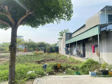 Đất ngay mặt tiền đường trương thị sáu giá 685tr/100m2. gần vincom plaza tân an. sổ hồng riêng. tc.