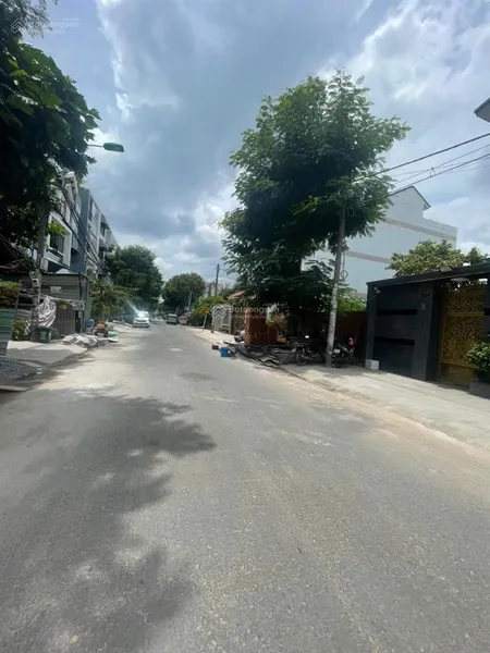 Bán đất khu tên lửa, mt đường số 28, dt 4.5 x 20m, 10 tỷ. gần aeon mall (tín hưng)