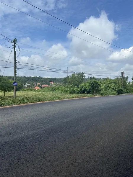 Bán lô đất 19m mặt tiền cách chợ lộc ninh chỉ 3phút có sẵn 100m2 thổ cư giá chỉ hơn 100triệu/m