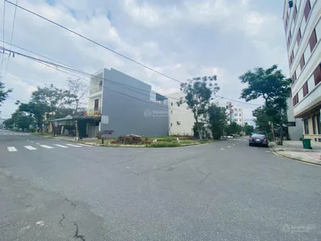 Bán lô đất 2 mặt tiền đông kinh nghĩa thục, dt 106m2 ngang 6m gần công viên hồ nghinh