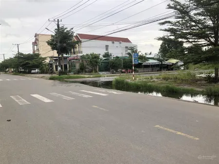 Bán lô góc đất 2 mặt tiền 410tr/138m2 đường ninh bình, lý văn lâm, cà mau sổ riêng.