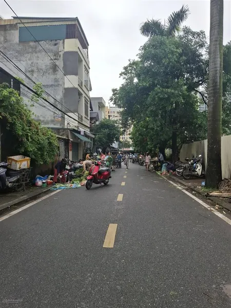 Bán đất cự khối long biên hà nội diện tích 50m2 * 4m * 4,3 tỷ ôtô chánh 2 xe máy thông