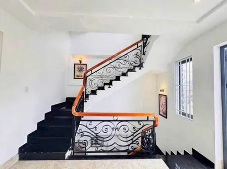 Rẻ nhất các khu đô thị Nha Trang. 
Nhà 3 tầng mặt tiền đường nhựa 13m, mới tinh, về ở ngay.