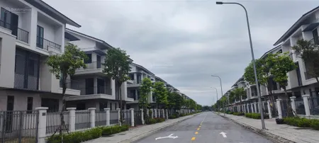 Cần bán chuyển nhượng căn nhà mặt đường 26m, giá 8,3 tỷ, 0987 866 ***