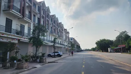 Đất ở đô thị đường 30m sẵn nhà 4 tầng thô mà giá chỉ 4. x tỷ