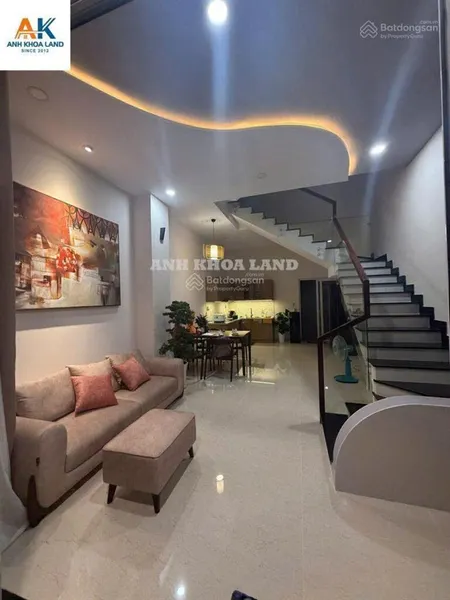 Giảm mạnh, nhà 4 tầng gần phạm văn đồng, ngang 4.5m vuông vức, đường nhựa 5m, nhà đẹp hoàn công đủ