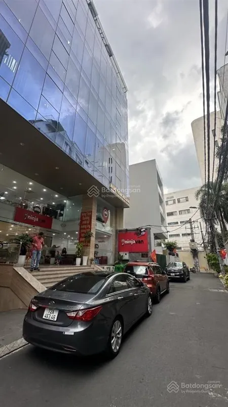 B án toà nhà văn phòng đường nguyễn văn trỗi cách sân bay 10 phút. cho thuê 1.6 tỷ/năm