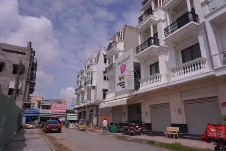 NHÀ PHỐ LIỀN KỀ ĐƯỜNG NGÔ QUYỀN, CHỢ CÁI VỒN, SỔ HỒNG CÔNG CHỨNG NGAY