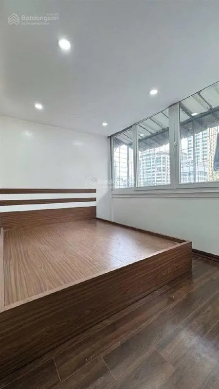 Bán căn hộ 50/75m2, 3 thoáng, trung tâm ba đình, ngay mặt phố nguyễn chí thanh cạnh hồ ngọc khánh.