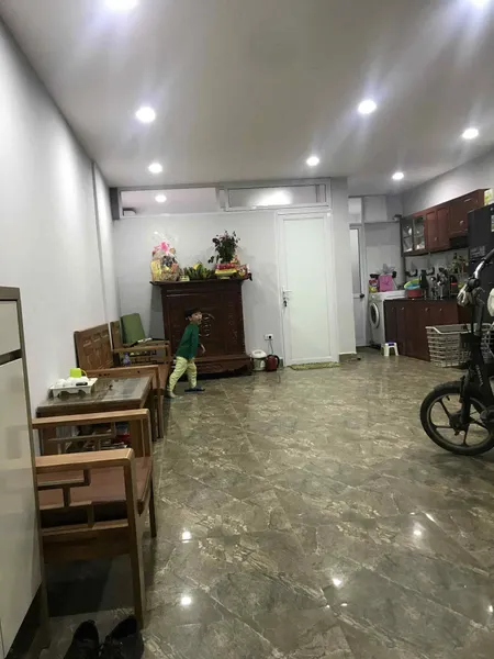 Cho thuê nhà Nguyễn Trãi, 2 tầng x 60m2, 4 ngủ, 2 WC, 10.5 Triệu