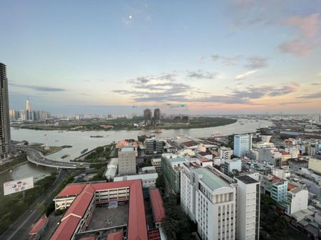 Cho thuê căn góc office-tel chung cư Saigon Royal quận 4 giá tốt. LH: 0909024895