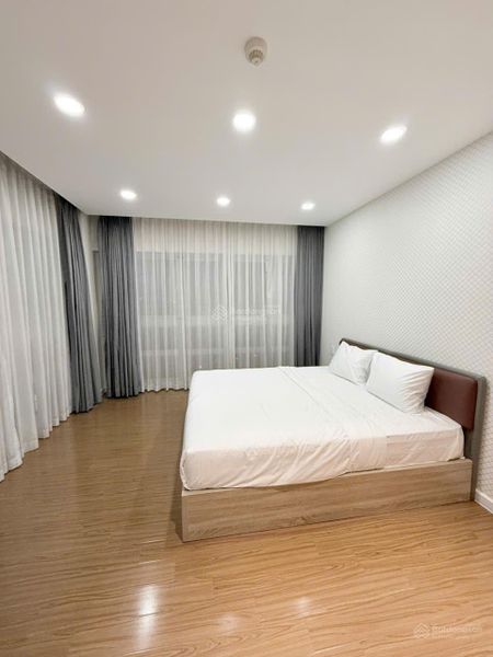 Cho thuê căn hộ Penthouse Happy Valley 5 phòng ngủ đủ nội thất