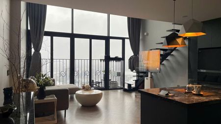 Chính chủ cho thuê gấp căn hộ thông tầng tại CC cao cấp PentStudio view hồ 15tr/th. LH 0836291018