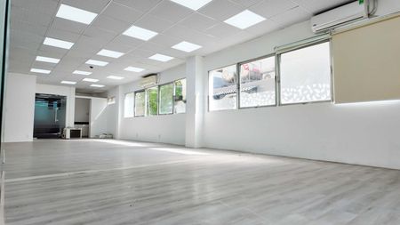 Cho thuê văn phòng 100m2 ngay TT Võ Văn Tần Q3, có sẵn phòng riêng