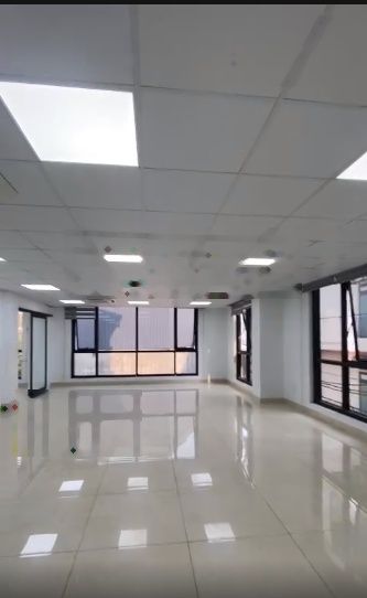 Chính chủ cho thuê tòa nhà văn phòng 6 tầng - ngõ 36 Xuân Thủy - vị trí đẹp, 2 mặt ngõ, view thoáng