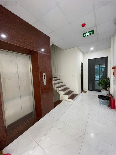 Nhà mới cứng - VP 70m2 ở mặt đường Trần Vỹ, Cầu Giấy, view cực thoáng, có chỗ để ô tô, có PCCC