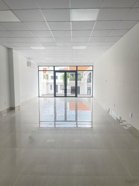 Cho thuê nhà nguyên căn làm văn phòng tại KDC Him Lam Kênh Tẻ giá 60tr/th