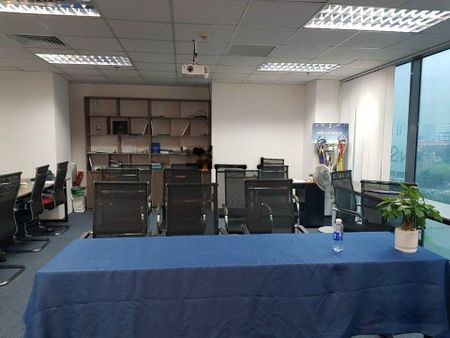 Trống văn phòng 150m2 cần cho thuê tại Nguyễn Trãi, Thanh Xuân (View kính thông thoáng, sàn xịn)