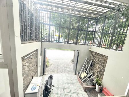 Cho thuê mặt bằng Văn Phòng khu Trung Sơn: 5x10m, tầng trệt, vị trí đẹp, vỉa hè rộng. 10 triệu/th