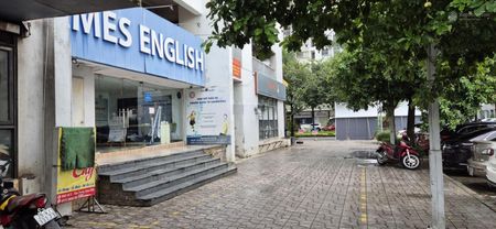 Cho thuê 612m2 MBTM tầng 5, có thang máy đi riêng tại KĐT Linh Đàm giá 120 triệu/tháng. Có điều hòa