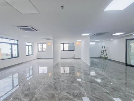 Cho thuê văn phòng phố Mễ Trì DT 135m2 giá cực rẻ bàn giao ngay liên hệ em 0972524758 để đi xem