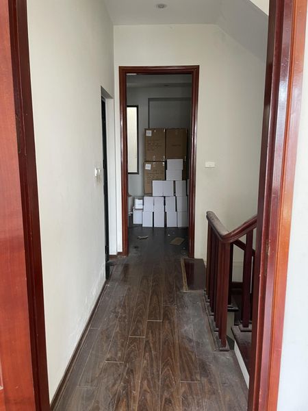 Cho thuê 1 sàn diện tích 60m2 gồm 2 phòng 1 vệ sinh tại Bồ Đề, phù hợp làm văn phòng