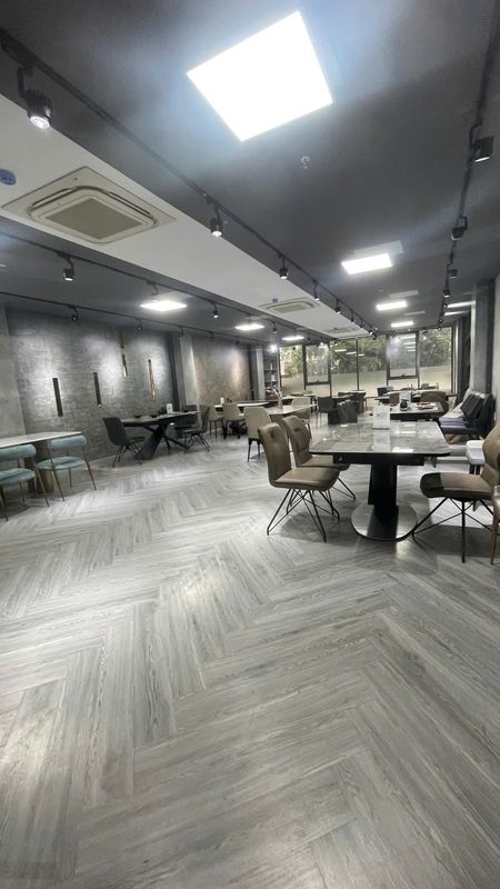 VP DT 110m2 giá 18tr/th phố Trần Thái Tông sàn đẹp hiếm