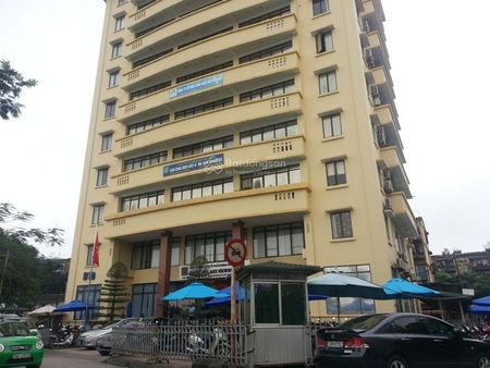 Cho thuê VP tại D10 Giảng Võ, Ba Đình, DT 60 - 80m2 - 130m2 giá 300 nghìn/m2/th view hồ Giảng Võ