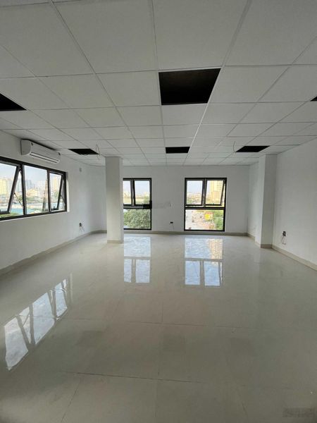 Cho thuê sàn văn phòng Nguyễn Xiển, DT 80m2/tầng, sàn thông đẹp