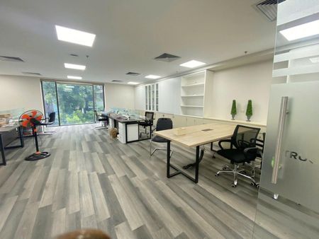 Sàn văn phòng 341m2 phố Tô Hiến Thành, Hai Bà Trưng, 190tr/t